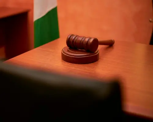 Sassari, rapine con il martello nei negozi: arrestato un giovane