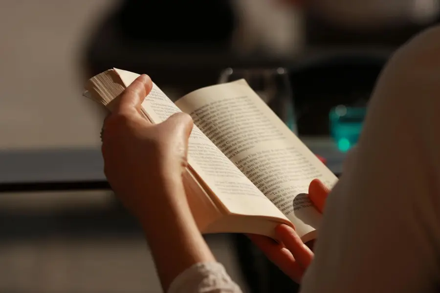 Come leggere di più ogni giorno: strategie e abitudini per lettori occupati