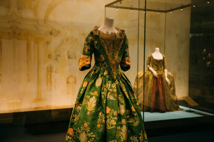Cavalcata Sarda 2026, a Sassari mostra diffusa sugli abiti femminili