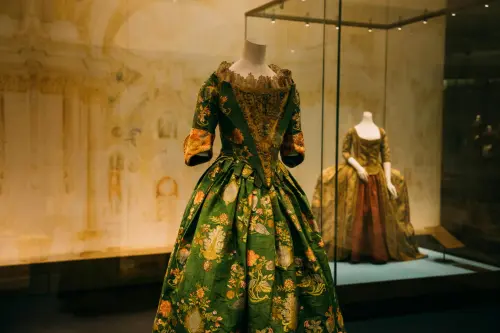 Cavalcata Sarda 2026, a Sassari mostra diffusa sugli abiti femminili